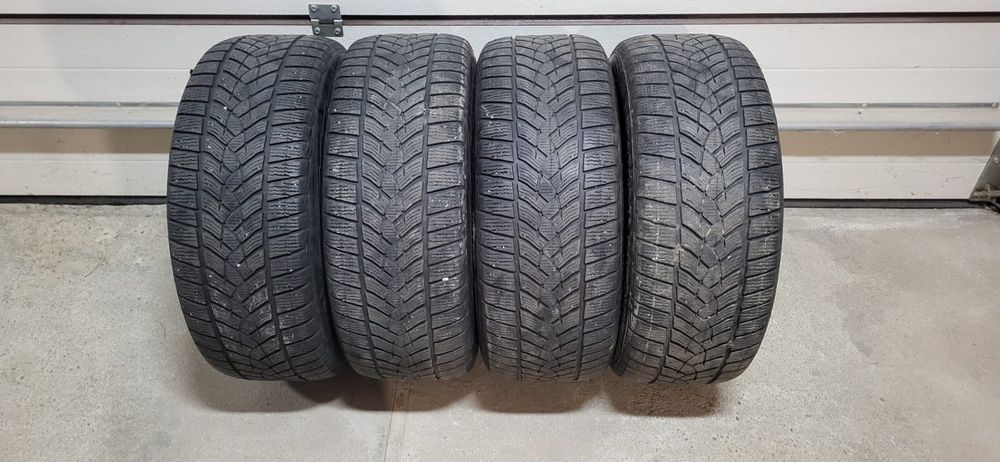 4 szt. Opony zimowe Goodyear Ultra Grip Preformance 235 55 R17 103V