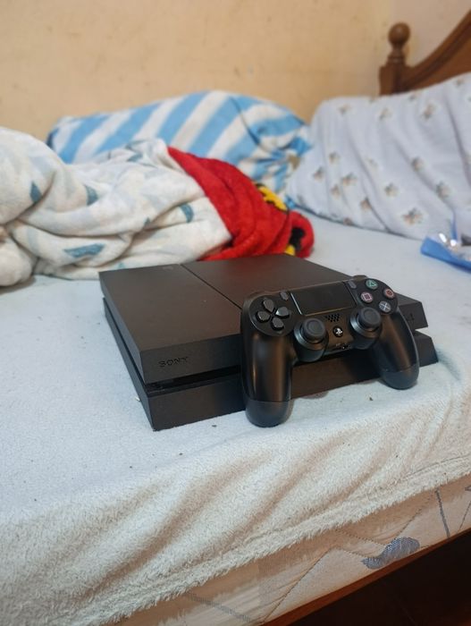 PlayStation 4 (troco ou vendo