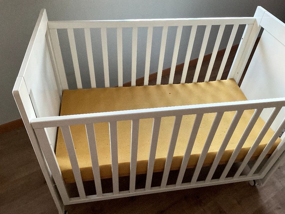 Berço Trama (colchão e roupa de cama de oferta)