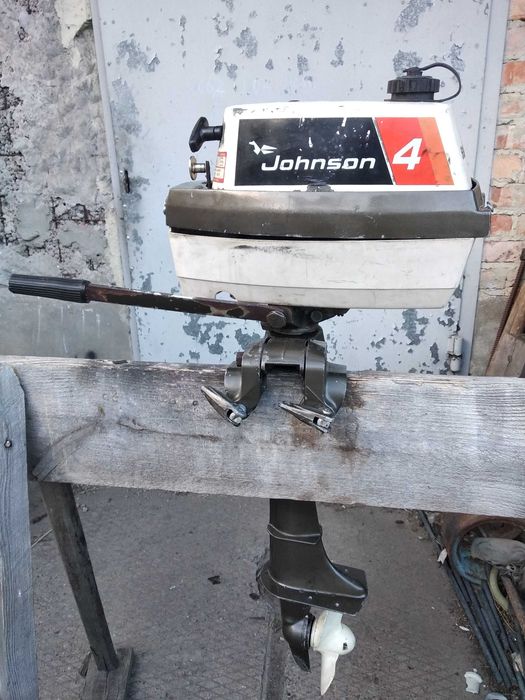 Лодочний мотор  "Джонсон - 4"