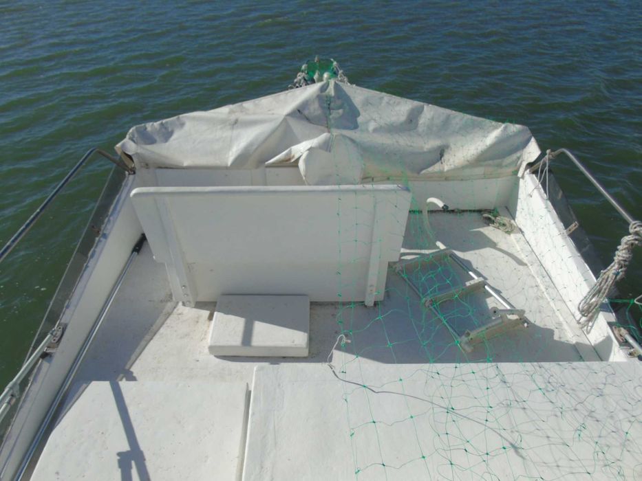 Lancha 7,89 m — Motor diesel 140 HP — Flybridge — Embarcação Auxiliar