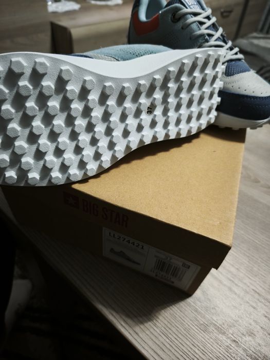 Buty sportowe damskie