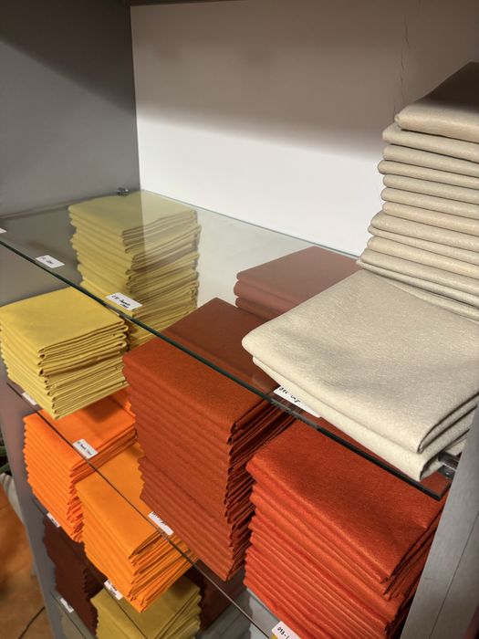 Estante/Armário - madeira e vidro