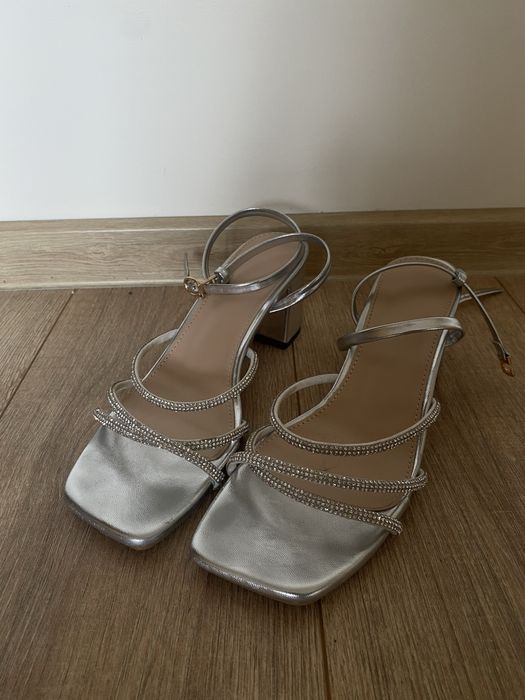 buty na obcasie