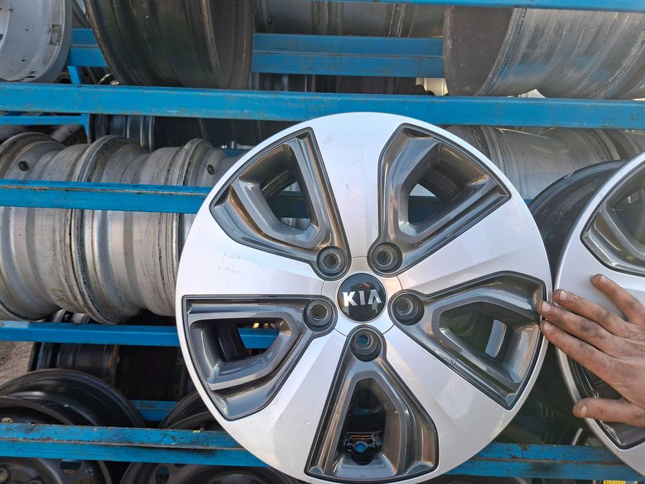 Легкосплавні диски з ковпаками KIA 5/114,3R16 6,5J ET45 КІА 2016рік .