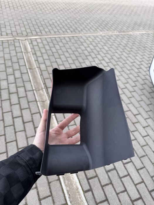 9J1121705A Воздуховод за жалюзями лівий Taycan Porsche