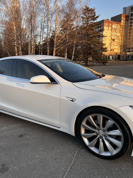 Tesla model S 75 квт