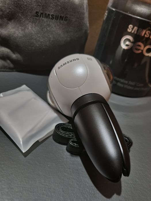 Камера Samsung Gear 360
