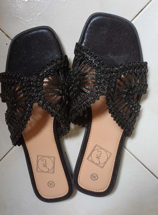 Chinelas - Pretas e Douradas 36