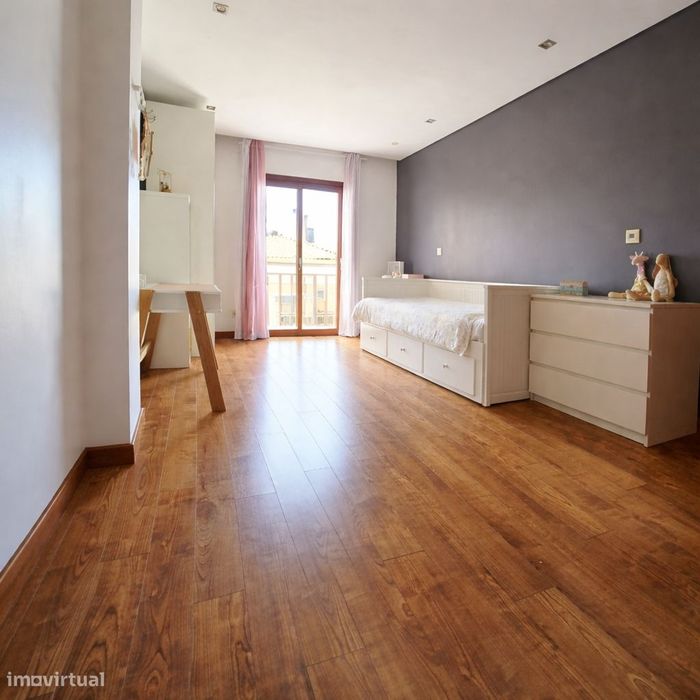 T2 com Box de 32,85 m² e Arrecadação de 19,60 m² com Piscina