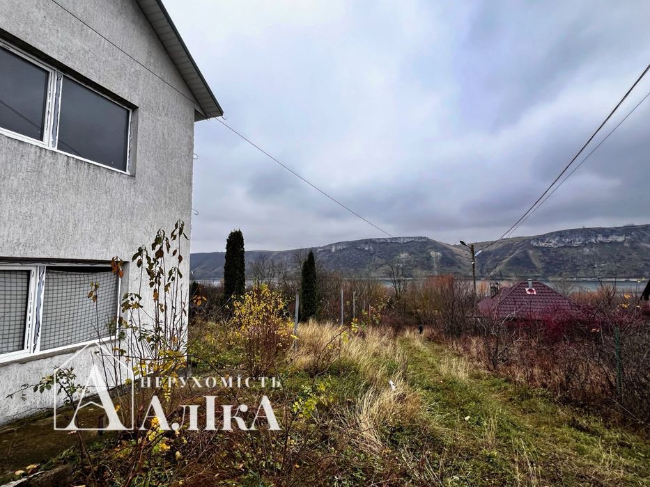Продам великий будинок в серці Бакоти