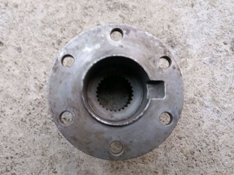 Фланец редуктора Mercedes 207-410 Т1 БУС качка 208 209 210 307 308 309