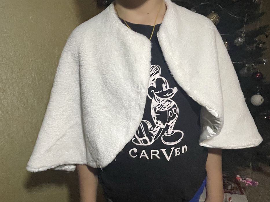 накидка шубка на плечі