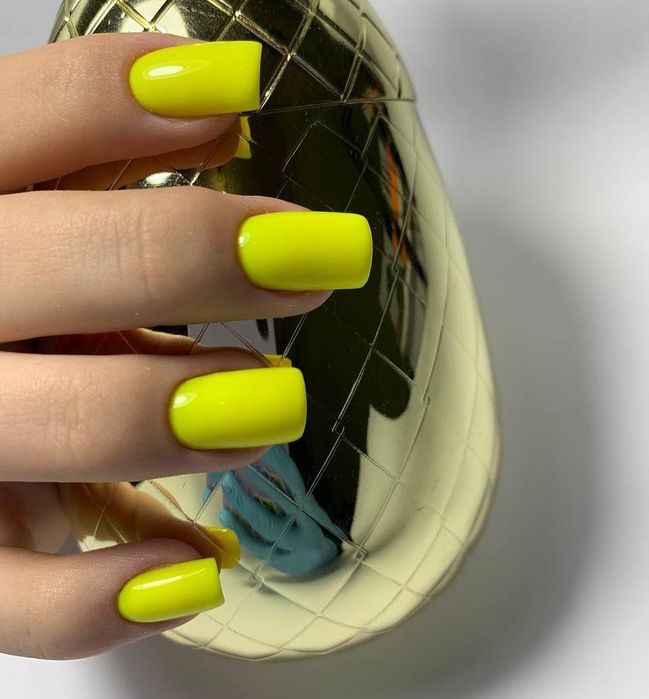 Манікюр, корекція, нарощування нігтів