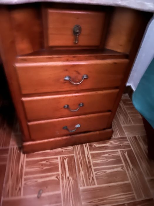 Cama de casal com 2 mesas cabeceiras mais comeda