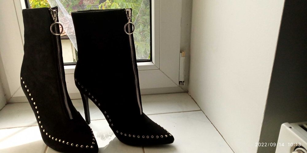piękne botki z ćwiekami zip