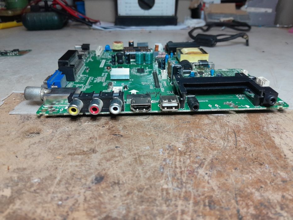 Placa principal de TV Blaupunkt modelo 32/147i B32A147TCHD-P