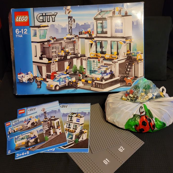 Lego 7744 Posterunek policji