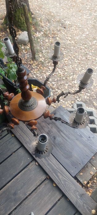 Żyrandole retro z kinkietami