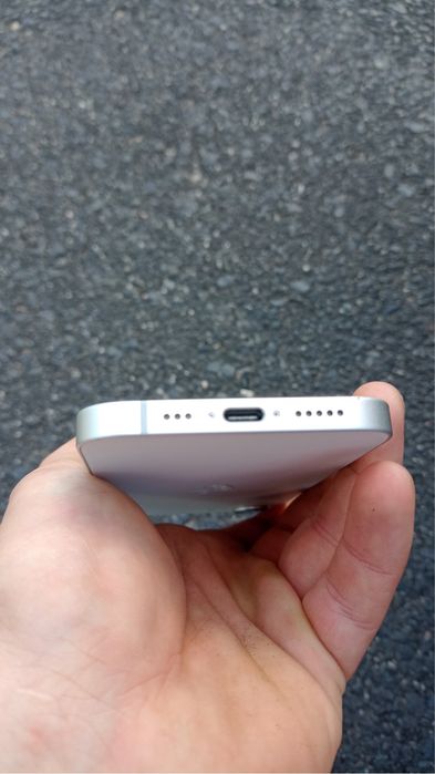 Sprzedam iphone 16e