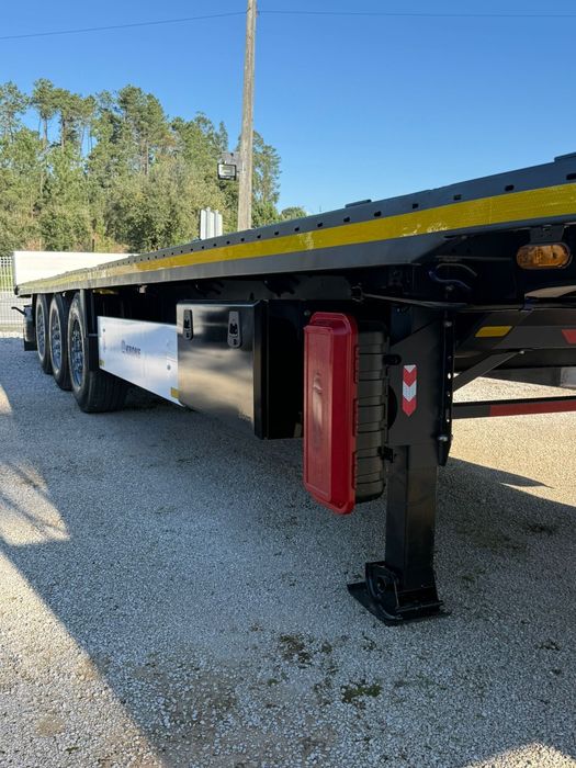 Semi-reboque porta-contentores Krone