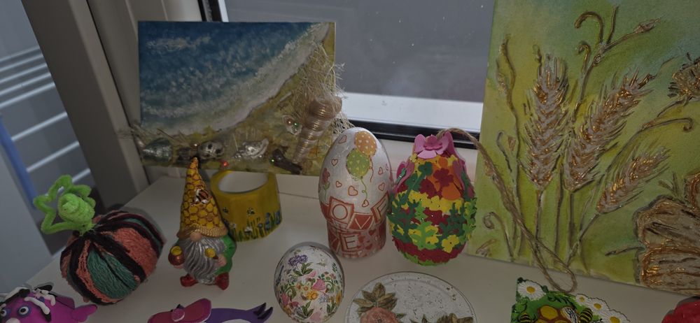 Гипсовые фигурки, глина, картины с текстурой пастой, подсвечник