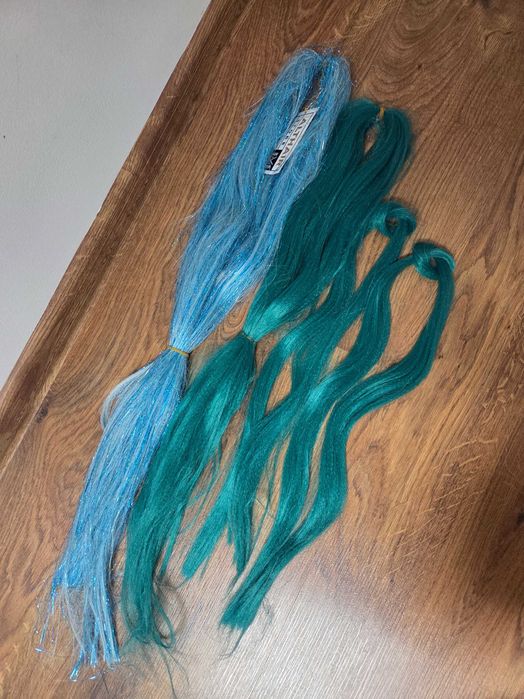 Włosy syntetyczne zielone i turkusowe