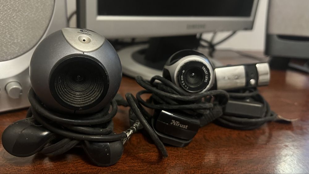 Монітор Samsung; Колонки; камери