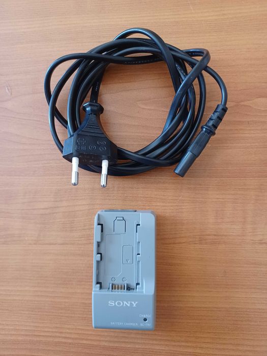 Carregador Sony BC-TRP com cabo de ligação 50/60 Hz 5W