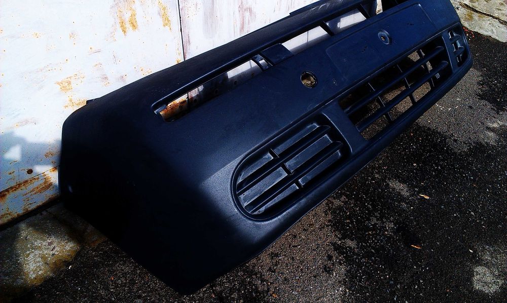 передній бампер Опель Віваро 2002-2014