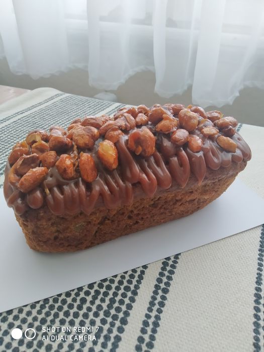 Кекс з гарбузом , родзинками, карамеллю, карамелізованим арахісом.