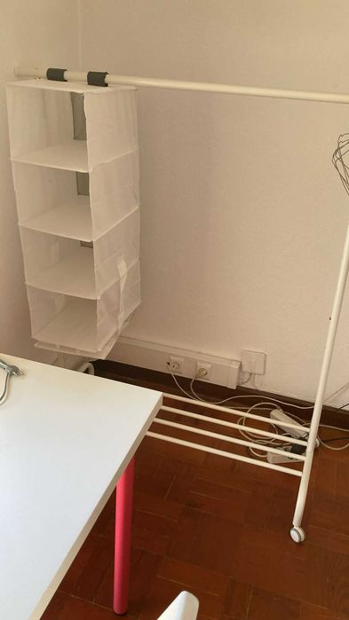 Quarto para estudante universitário em ambiente familiar nos Olivais