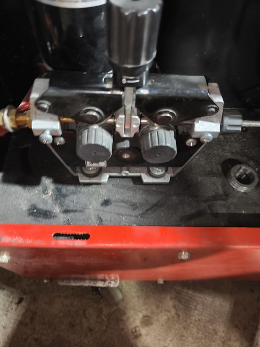 Spawarka MIG MAG ideal 280 A . Podajnik 4 rolki