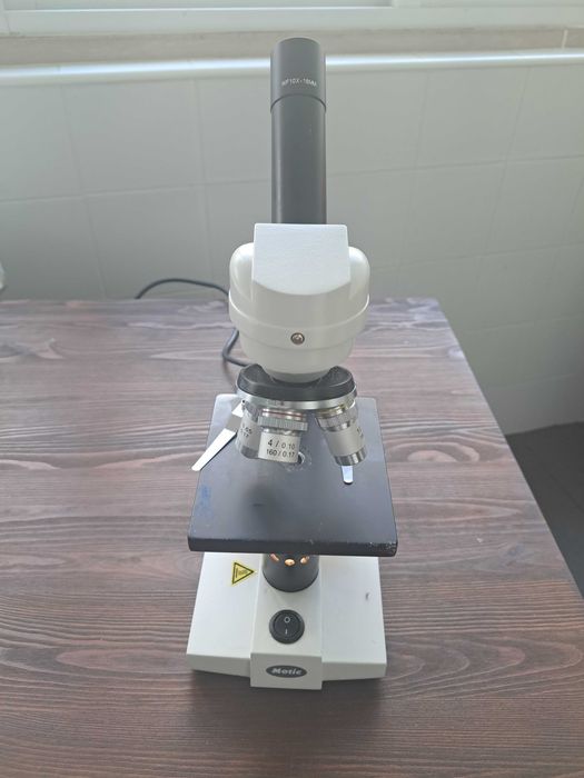 Microscópio Monocular MOTIC SFC-100 Series