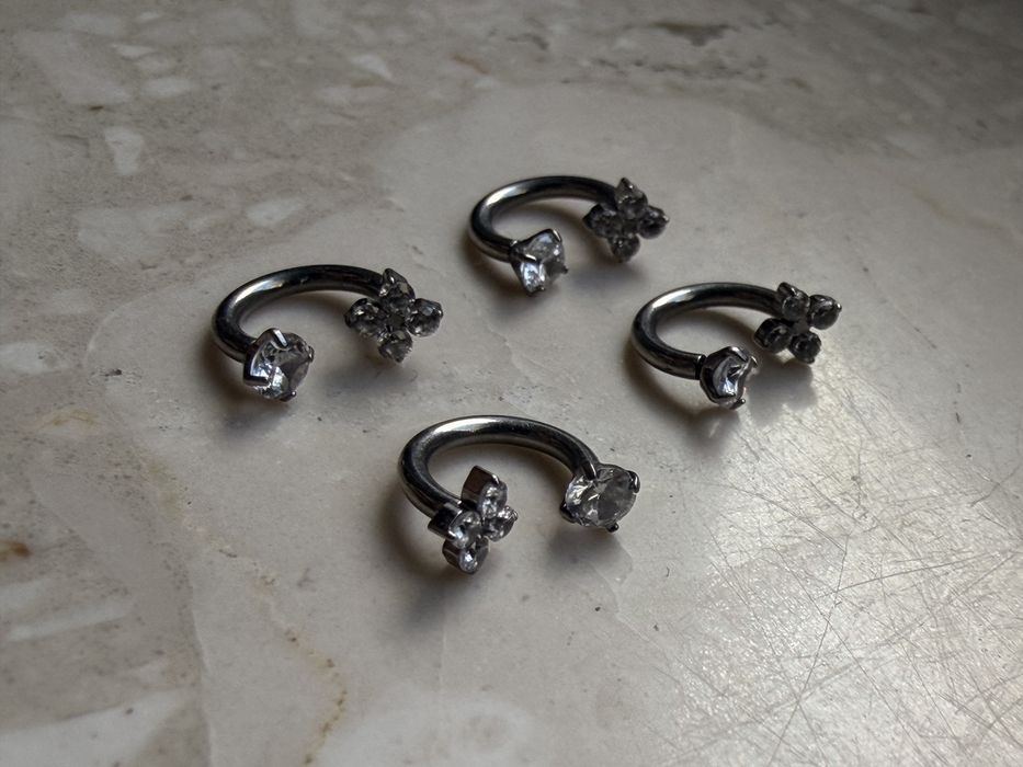 Unisex kolczyk 6 mm piercing 16 G kółko podkówka Tytan