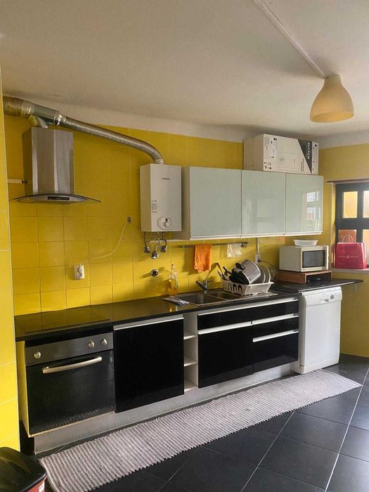Apartamento T4 C/ Lugar de Garagem — Caldas Da Rainha - Santo Onofre E Serra Do Bouro, Leiria