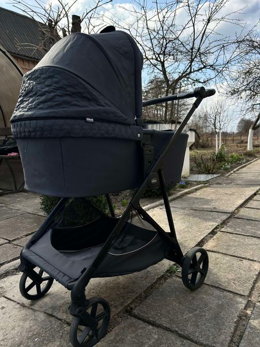 Продам дитячий візочок Chicco