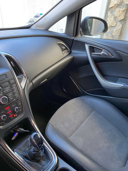 Opel Astra J Sports Tourer 1.7 CDTI (125cv), versão Cosmo