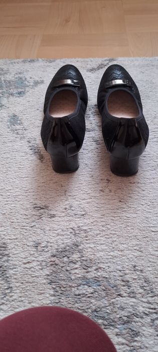 Wygodne czarne buciki .