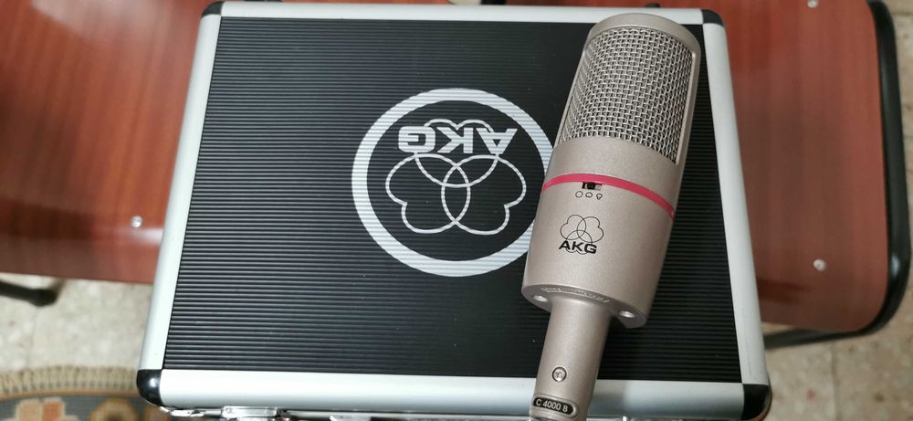 Microfone de  Estúdio AKG C4000 B