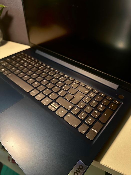 Computador / PC / Portátil Lenovo 15,8'' Ecrã Tátil - i7 13ª Geração