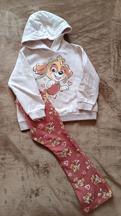 Дуже гарний костюм для дівчинки