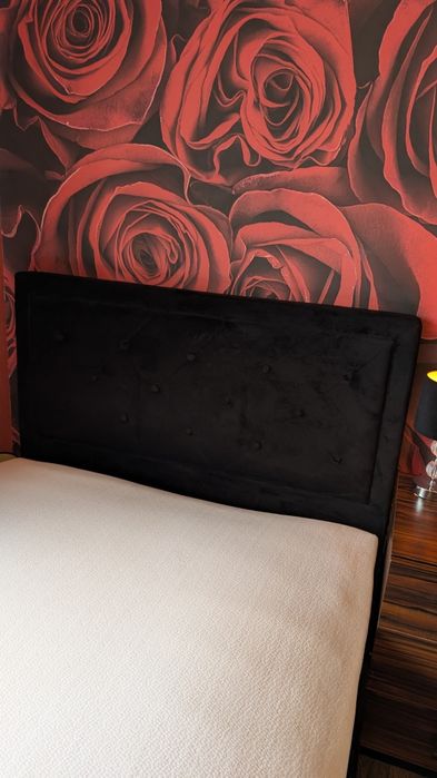 Łóżko welurowe sypialniane czarne pikowane z pojemnikiem 120x200