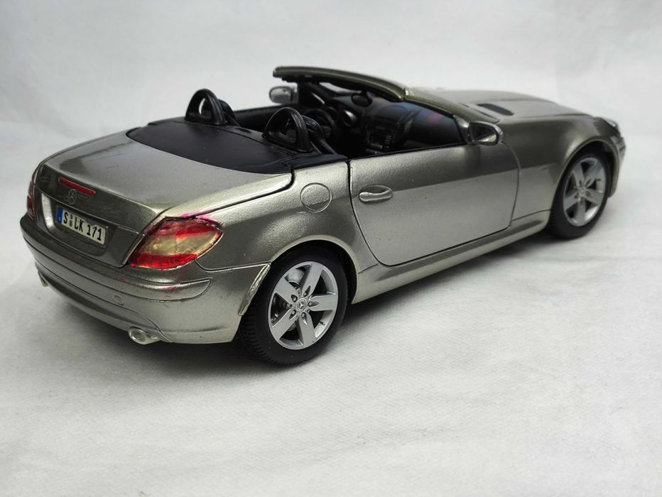 Модель Mercedes-Benz SLK 1/18 Maisto Thailand
