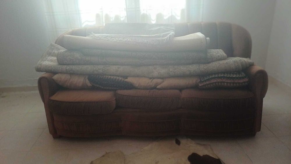 Conjunto de sofás, 1 sofá-cama de 3 lugares e e individuais