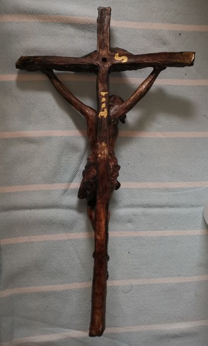 Crucifixo em madeira