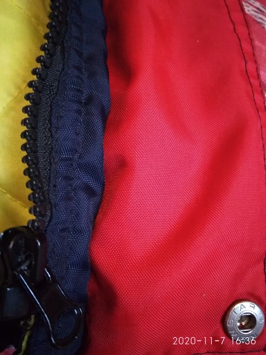 Куртка чоловіча велика.