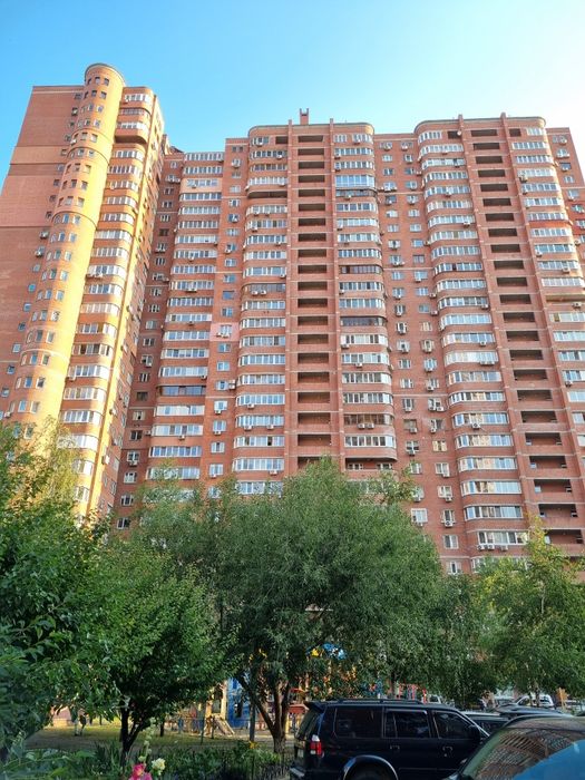 3комн квартира, Ахматовой 13, видовая, с мебелью