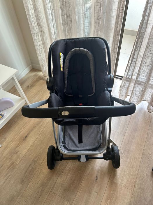 Vendo carrinho de bebê +ovinho