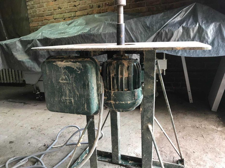продам шліфовочний станок по дереву і дсп. для криволінійних деталей.